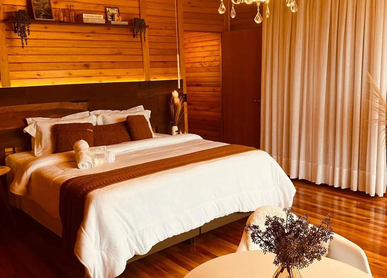 シャレー Chale Romantico Com Jacuzzi E Cafe Da Manha Em ランショ・ケイマード ブラジル