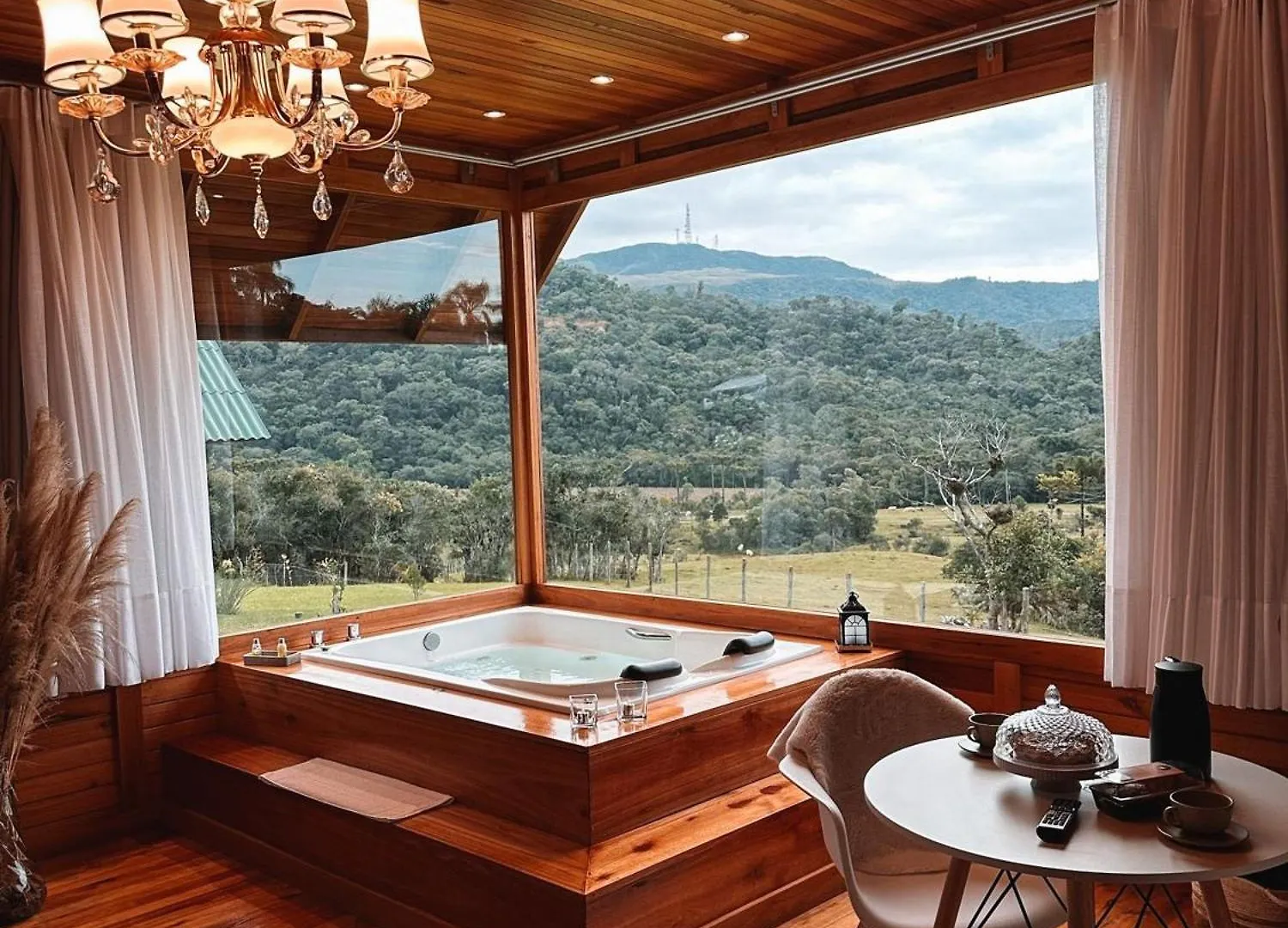 シャレー Chale Romantico Com Jacuzzi E Cafe Da Manha Em ランショ・ケイマード